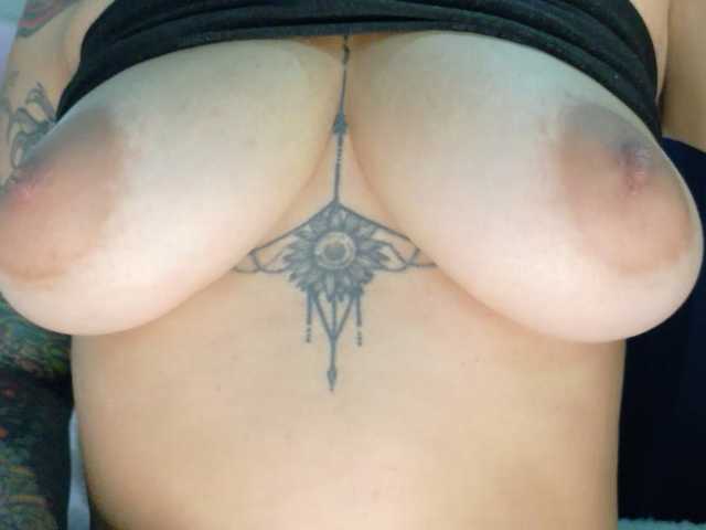 Medusa03 live cam on BongaCams