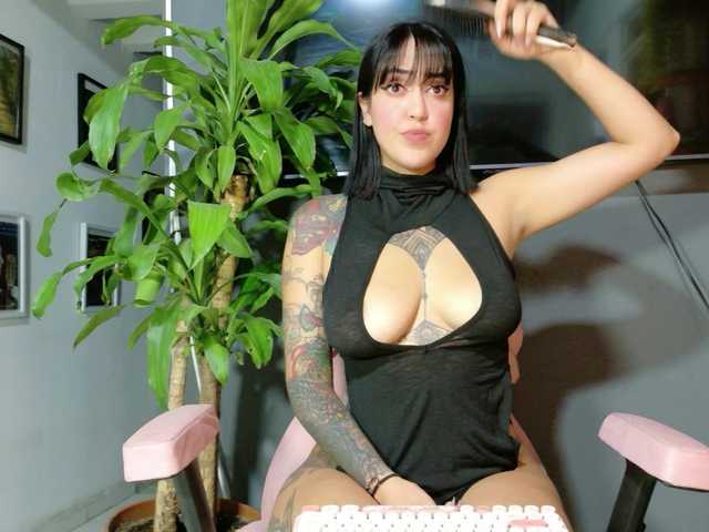 Medusa03 live cam on BongaCams