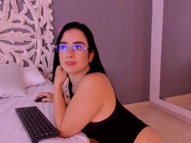 KarinaVega live cam on BongaCams