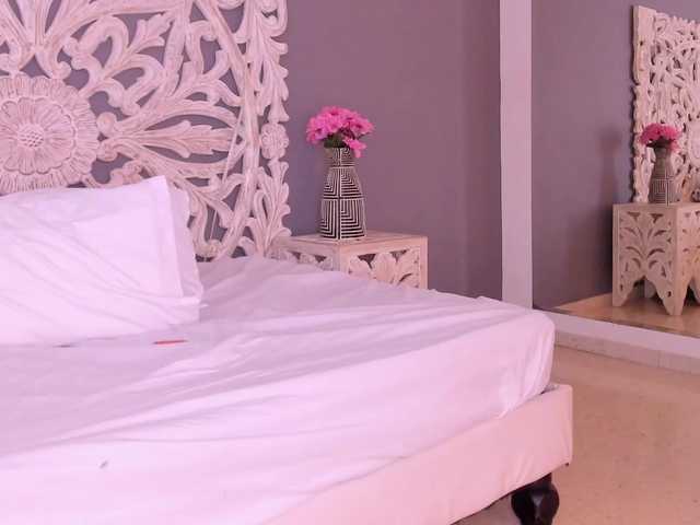 KarinaVega live cam on BongaCams