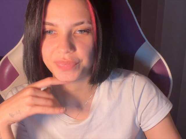 LaMiraPic live cam on BongaCams