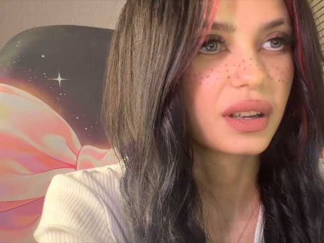 LaMiraPic, live now on BongaCams