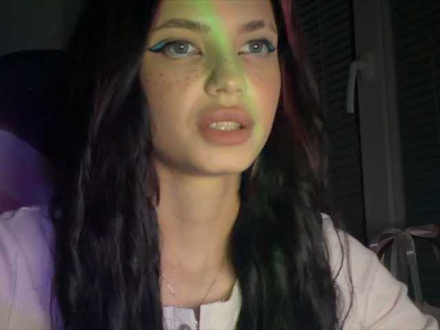 LaMiraPic, live now on BongaCams