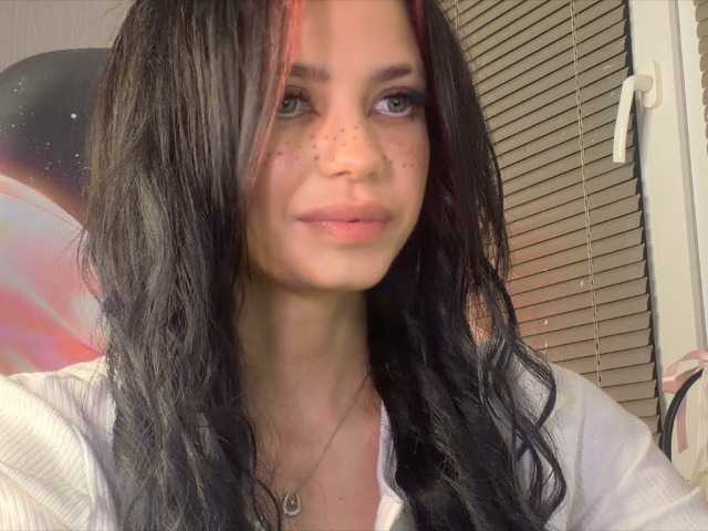 LaMiraPic, en directo ahora en BongaCams