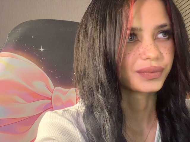 LaMiraPic, live now on BongaCams