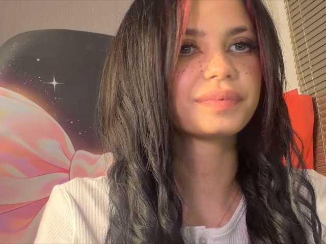 LaMiraPic, live now on BongaCams