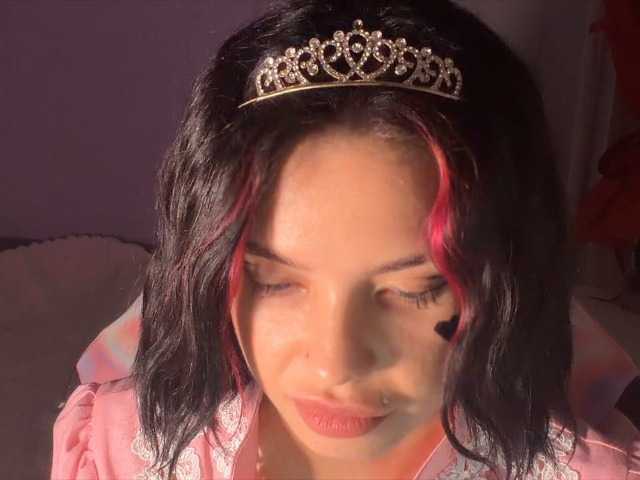 LaMiraPic live cam on BongaCams