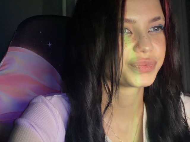 LaMiraPic live cam on BongaCams