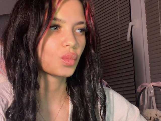 LaMiraPic, live now on BongaCams