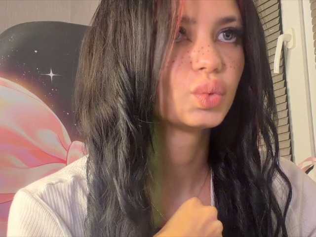 LaMiraPic, live now on BongaCams