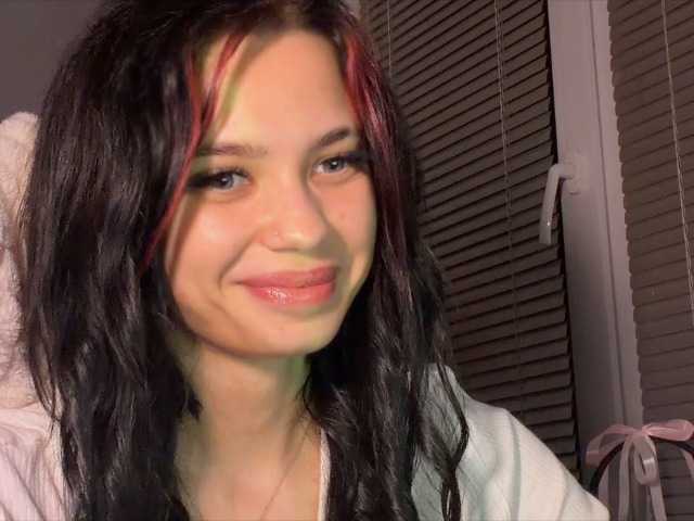 LaMiraPic, live now on BongaCams