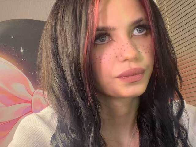 LaMiraPic, live now on BongaCams