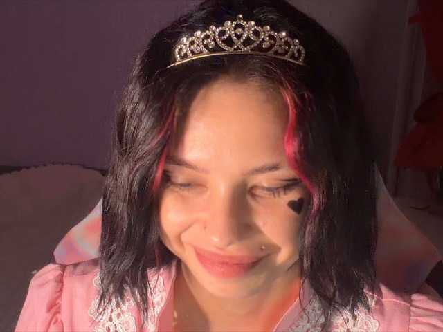 LaMiraPic webcam bongacams model stream image