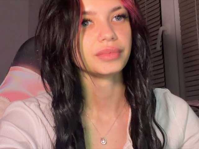 LaMiraPic, en directo ahora en BongaCams