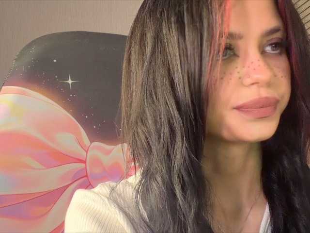 LaMiraPic, live now on BongaCams