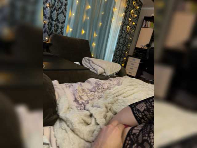 Cvetochek13 live cam on BongaCams