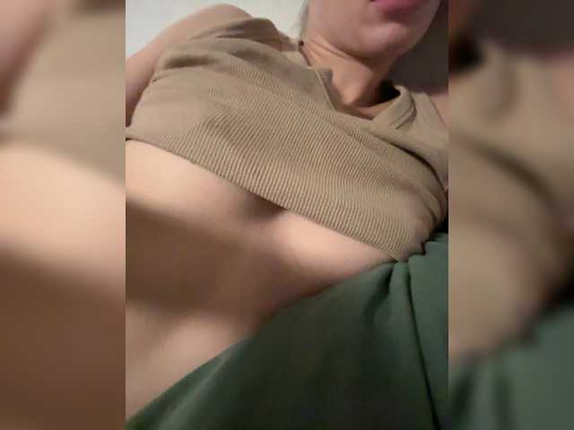 foxes2 live cam on BongaCams
