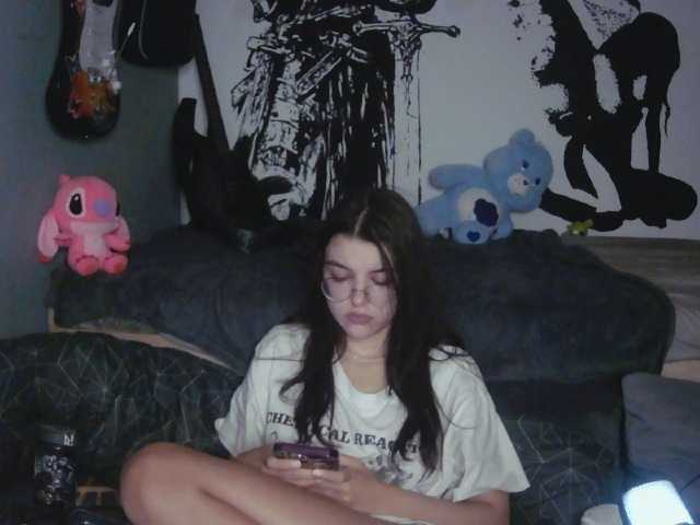 kitsun0ira live webcam show