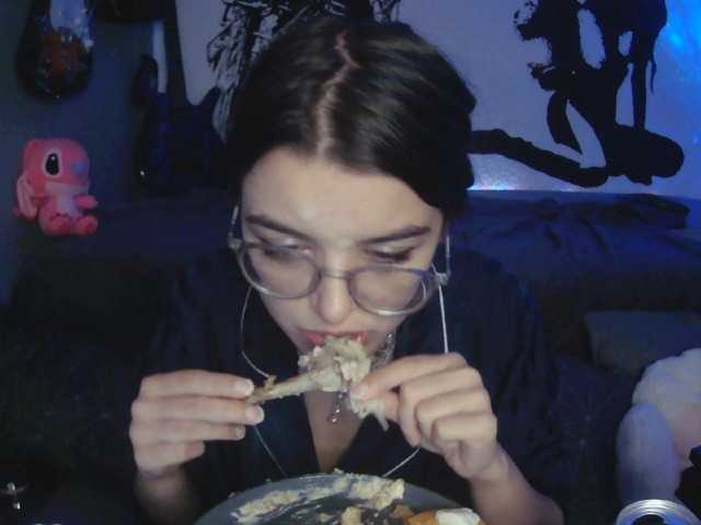 kitsun0ira live cam on BongaCams