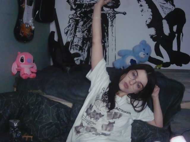 kitsun0ira live webcam show