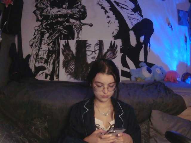 kitsun0ira live webcam show
