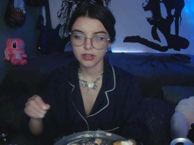 kitsun0ira live cam on BongaCams