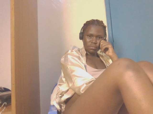 Dewebony live cam on BongaCams