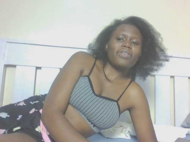 Dewebony live cam on UnifiedCams