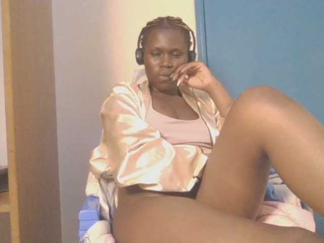Dewebony live cam on BongaCams