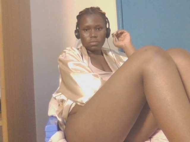 Dewebony live cam on BongaCams