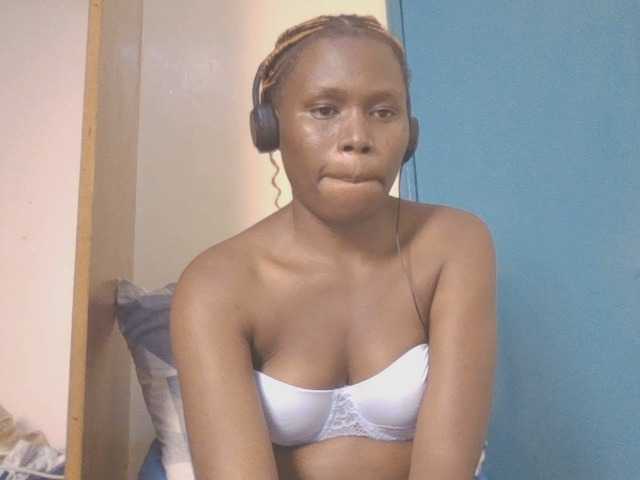 Dewebony live cam on BongaCams