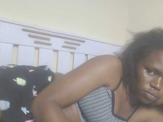 Dewebony live cam on UnifiedCams