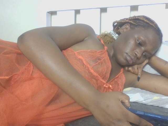 Dewebony live webcam show