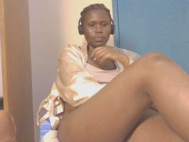 Dewebony live cam on BongaCams
