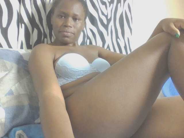 Dewebony live cam on UnifiedCams