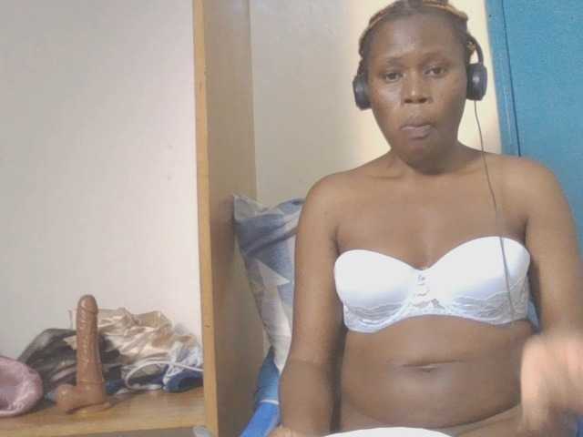 Dewebony live cam on BongaCams