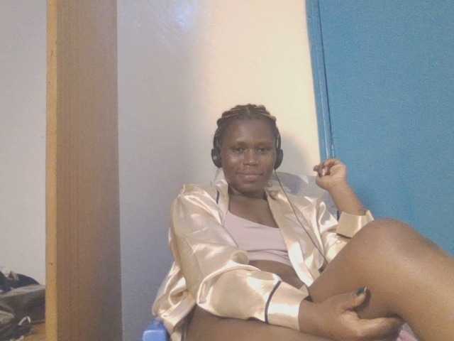 Dewebony live cam on BongaCams