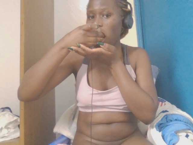 Dewebony live cam on BongaCams