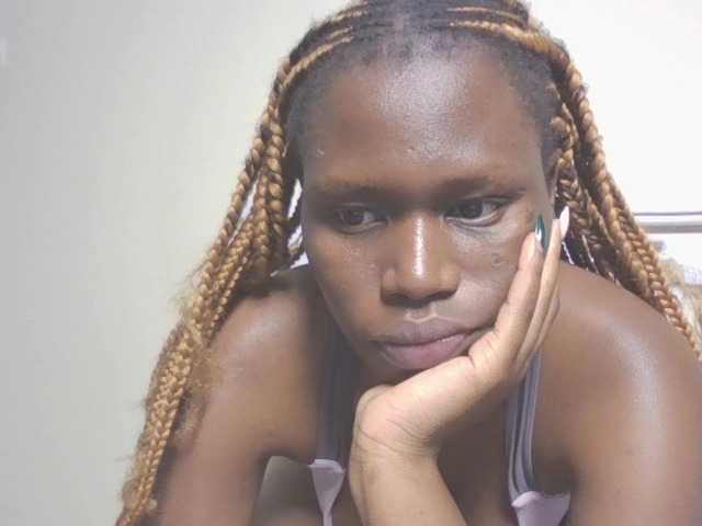 Dewebony live cam on BongaCams