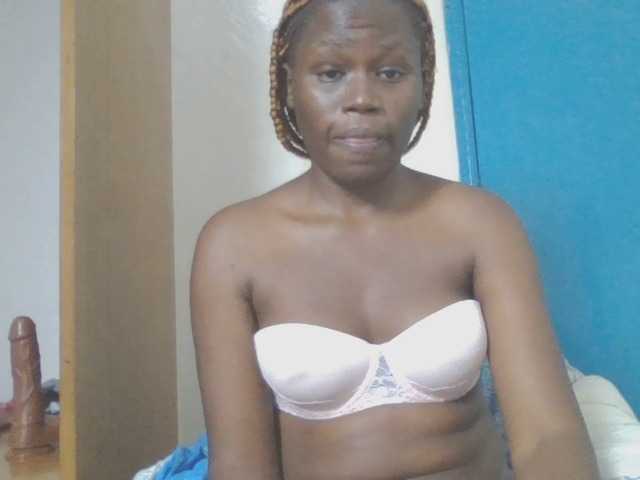 Dewebony live cam on UnifiedCams
