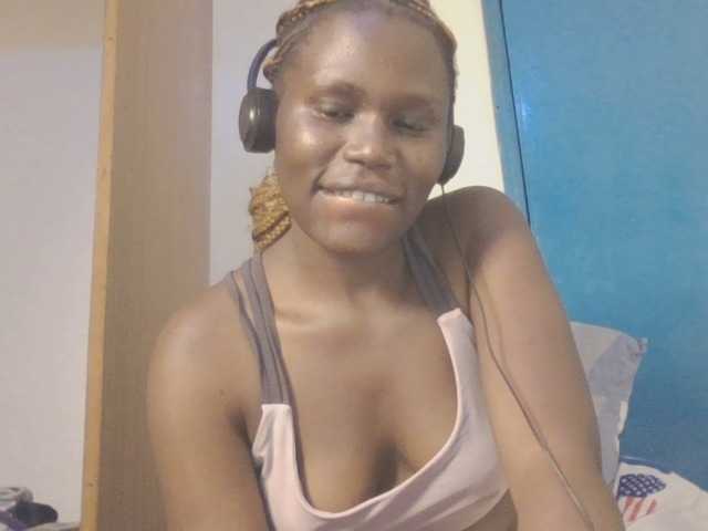 Dewebony live cam on BongaCams