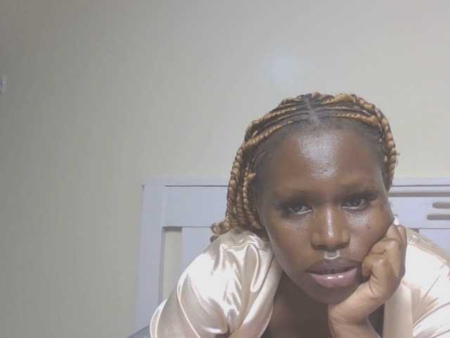 Dewebony live cam on BongaCams