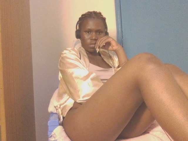 Dewebony live cam on BongaCams