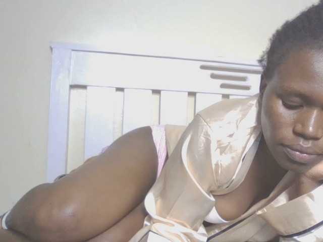 Dewebony live cam on UnifiedCams