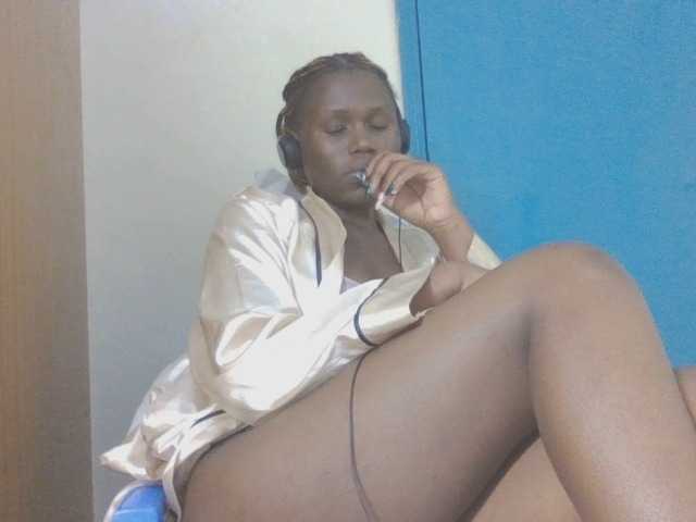 Dewebony live cam on BongaCams
