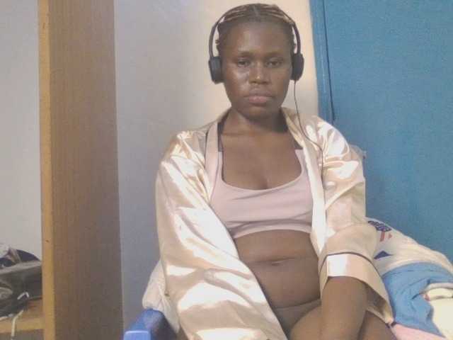 Dewebony live cam on BongaCams