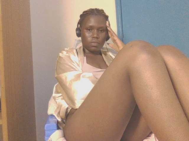 Dewebony live cam on BongaCams