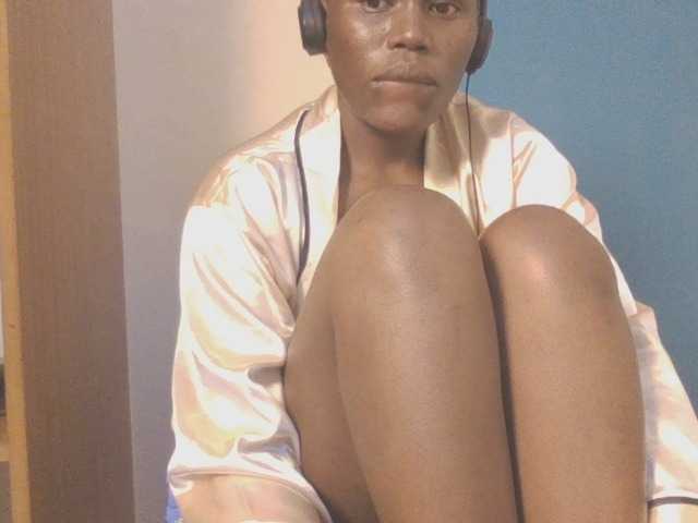 Dewebony live cam on BongaCams
