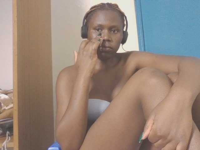 Dewebony live cam on BongaCams