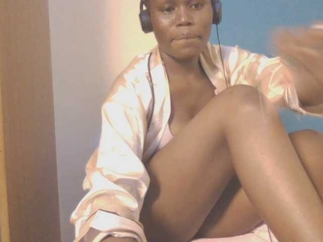 Dewebony live cam on BongaCams